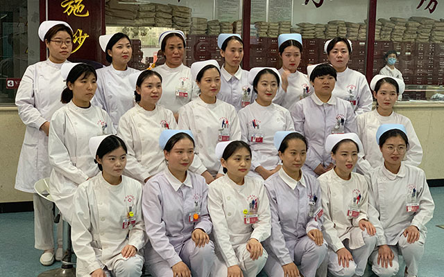 【5.12护士节】全国最大的快三官网,全国最大的快三登录举办茶话会白衣天使受表彰(图1)