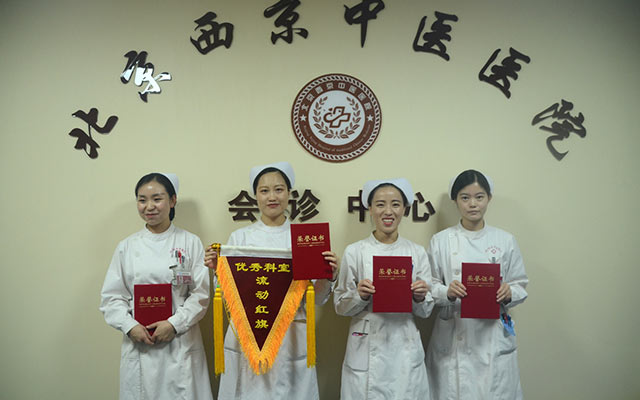 【5.12护士节】全国最大的快三官网,全国最大的快三登录举办茶话会白衣天使受表彰(图7)